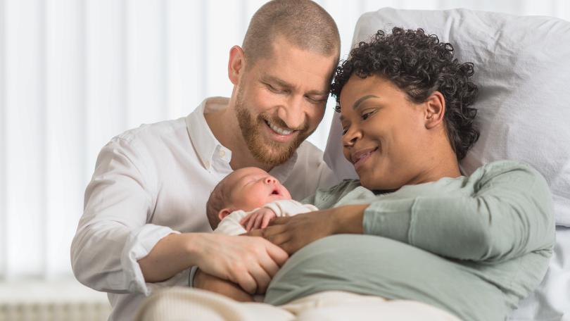 Eltern mit neugeborenem Baby