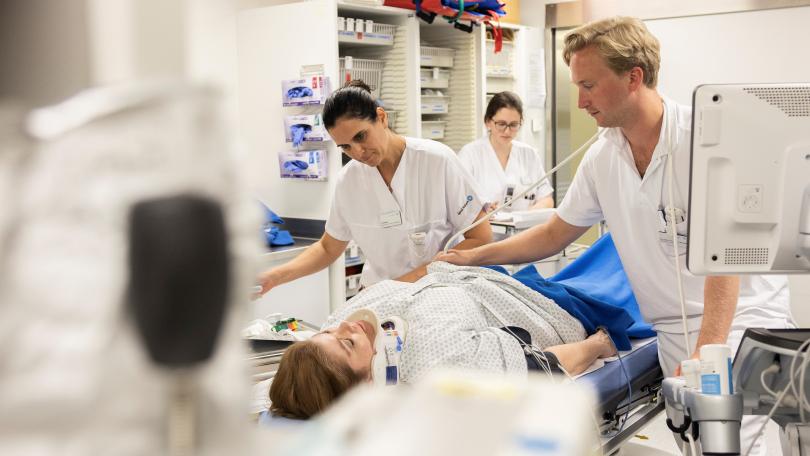 Patientin wird in der Notfallstation des Spitals Bülach behandelt