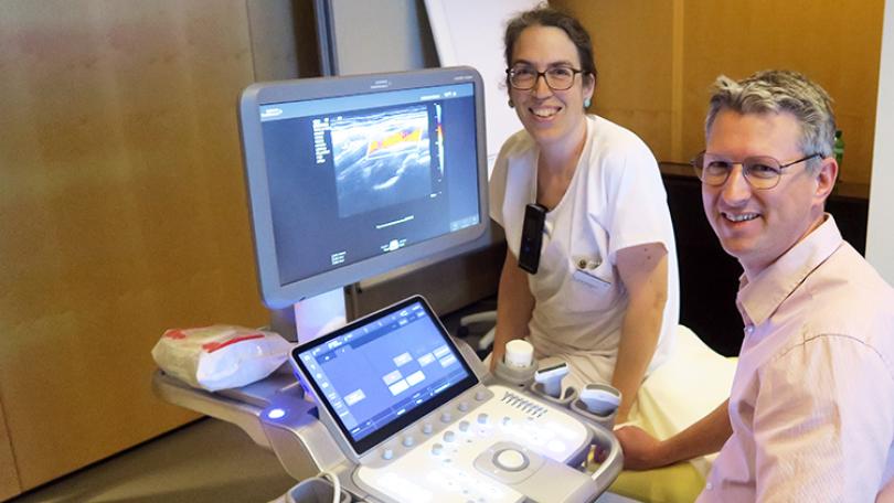 Sarah Schatzmann, Leitende Ärztin Notfall, und Michael Mungenast, Oberarzt Radiologie, gaben ihr Ultraschallwissen an Kolleginnen und Kollegen weiter. 